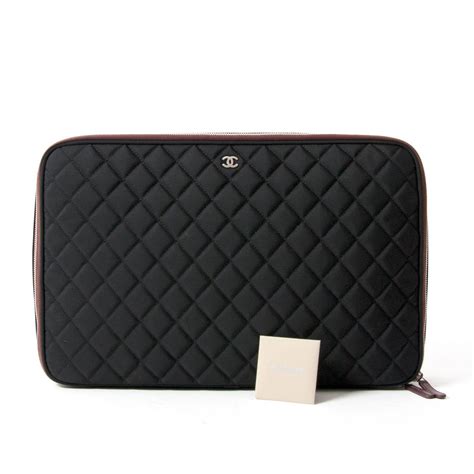 pochette ordinateur chanel|chanel small pouch.